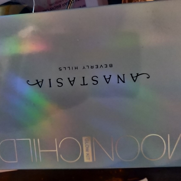 Moonchild Anastasia Beverly Hills Glow Kit - Picture 6 of 6